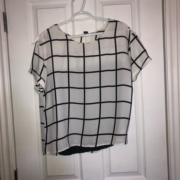 Patterned Short Sleeve Blouse - Picture 1 of 5